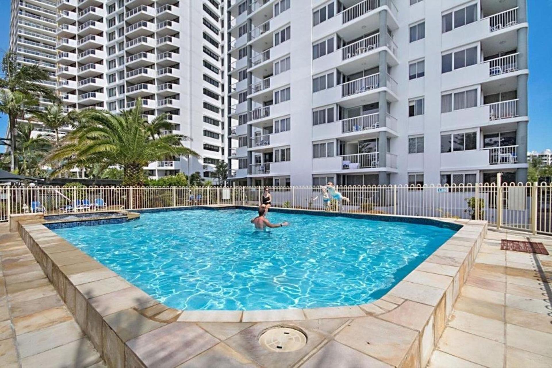 Beachfront Two Bedroom Broadbeach - Coasthm *